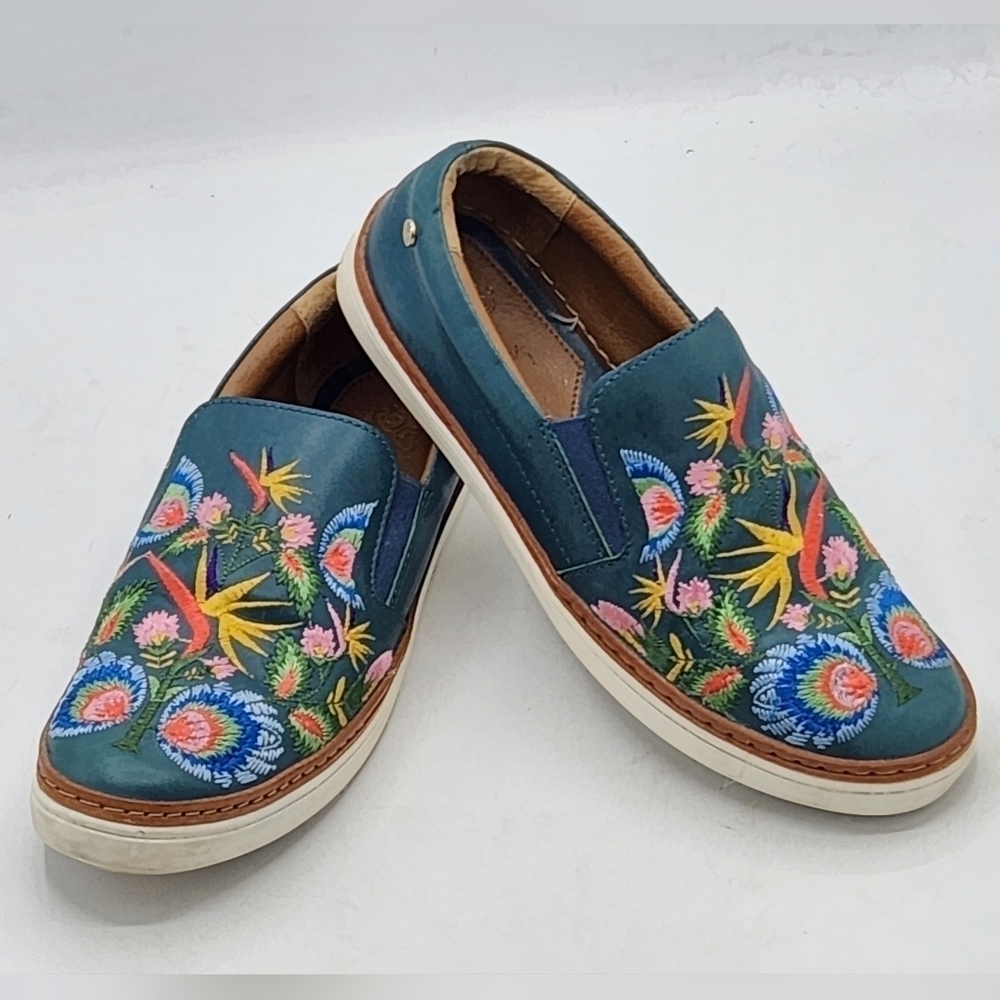 VÉLEZ Artisan Floral Embroidered Leather Sneakers Size 36